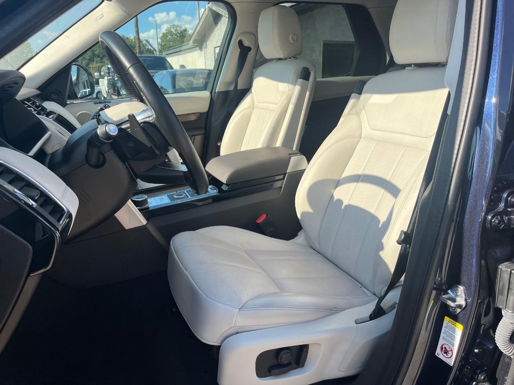 Land Rover Discovery Vehicle Full-screen Gallery Image 10