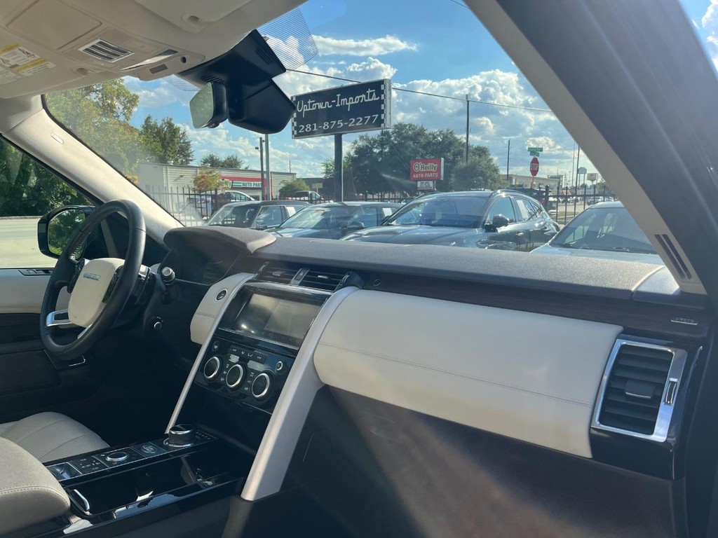 Land Rover Discovery Vehicle Full-screen Gallery Image 12