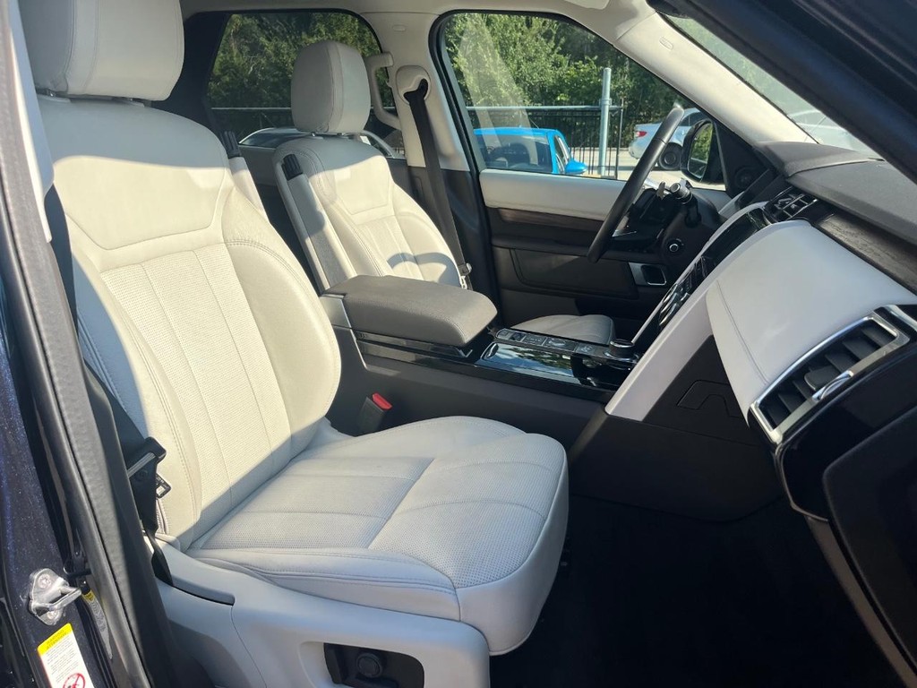 Land Rover Discovery Vehicle Full-screen Gallery Image 13