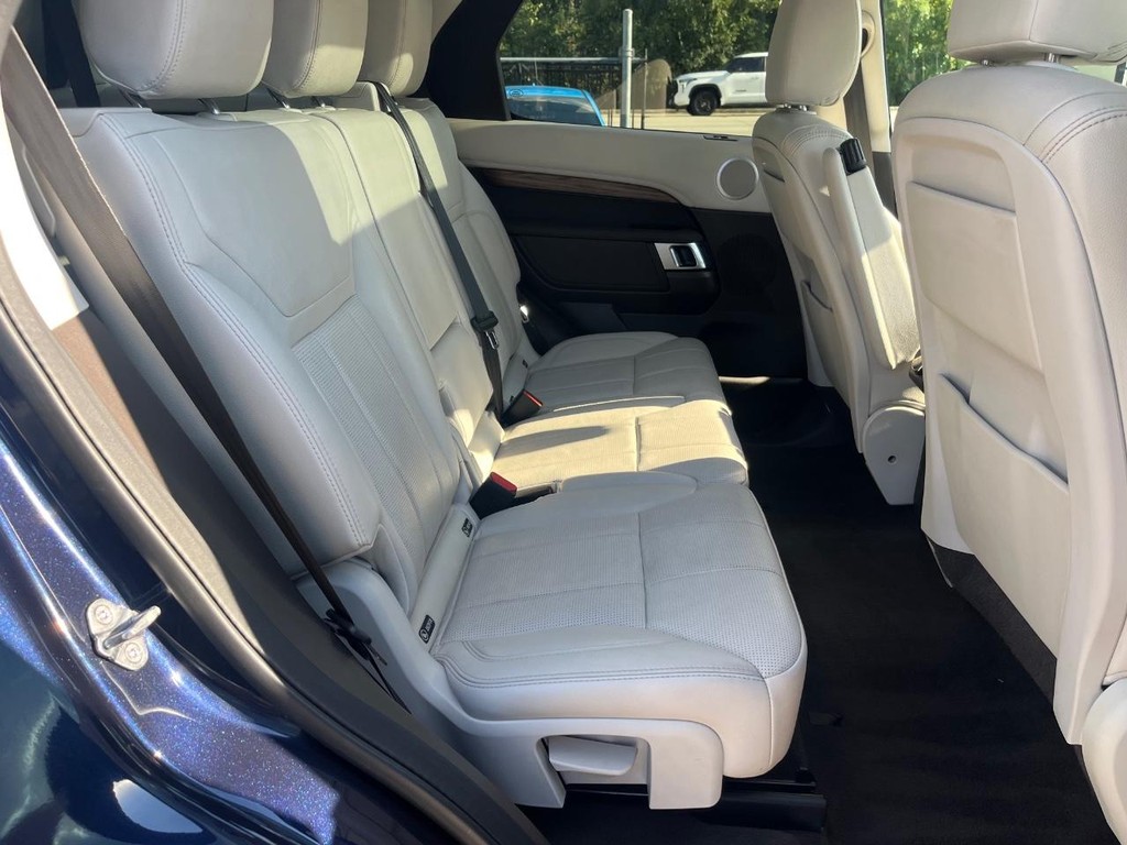 Land Rover Discovery Vehicle Full-screen Gallery Image 15