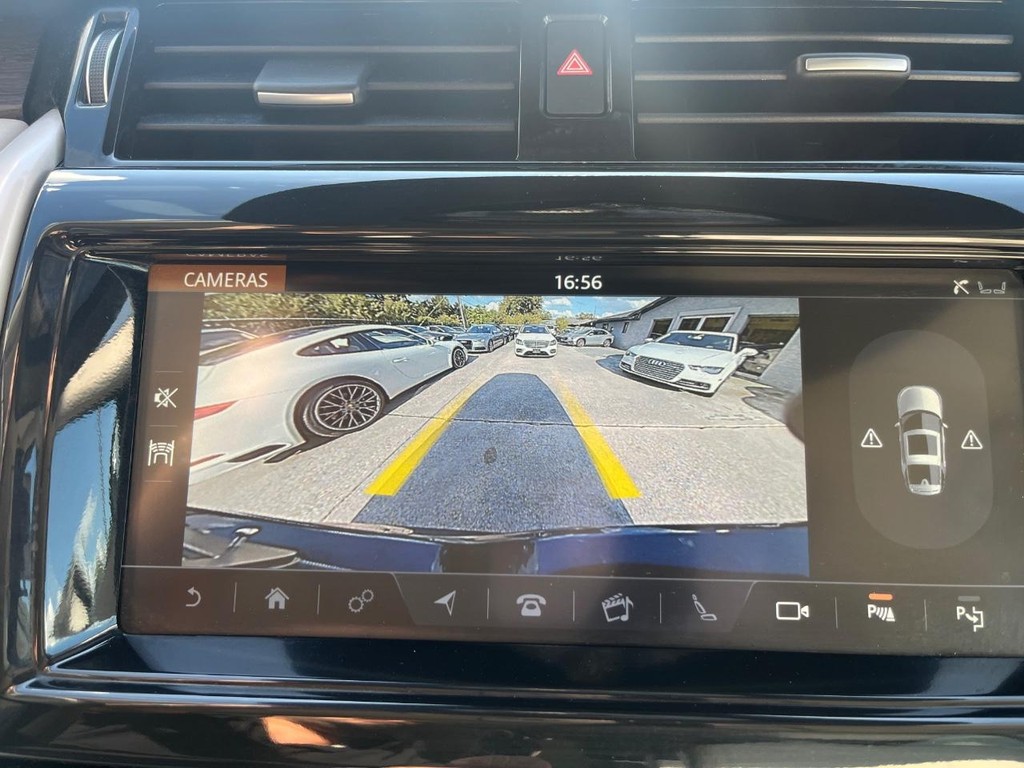 Land Rover Discovery Vehicle Full-screen Gallery Image 23