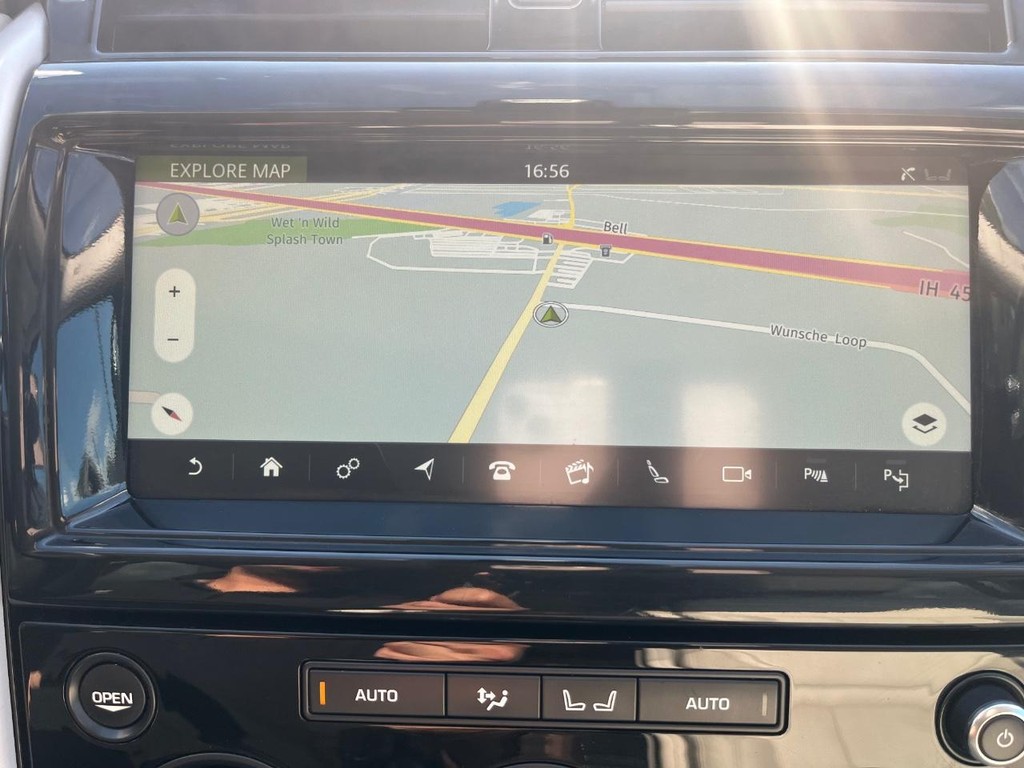 Land Rover Discovery Vehicle Full-screen Gallery Image 24