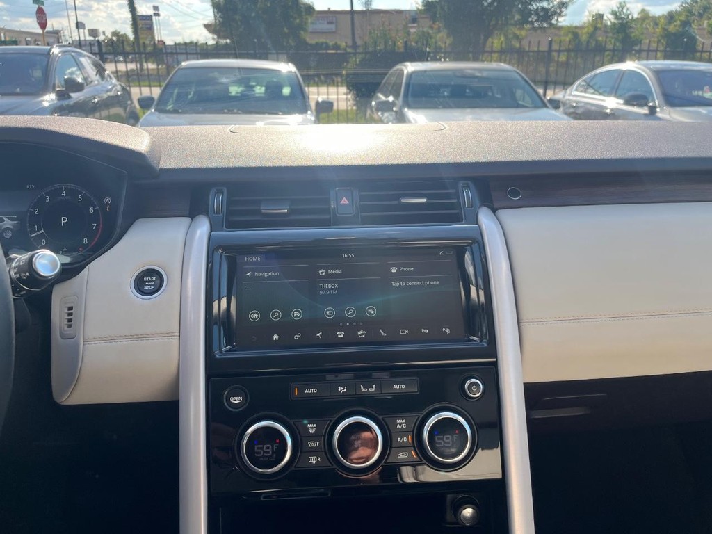 Land Rover Discovery Vehicle Full-screen Gallery Image 26