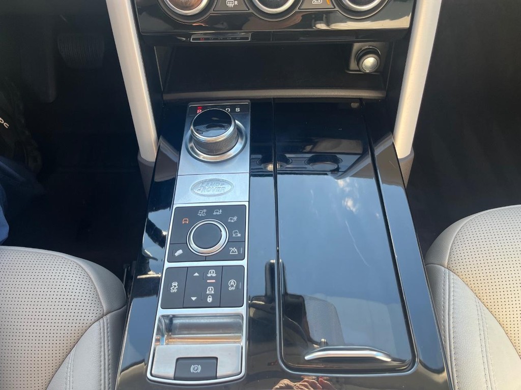 Land Rover Discovery Vehicle Full-screen Gallery Image 27