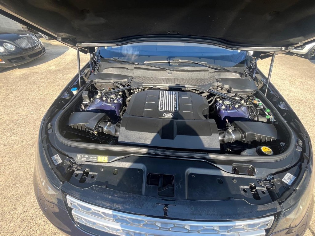 Land Rover Discovery Vehicle Full-screen Gallery Image 30