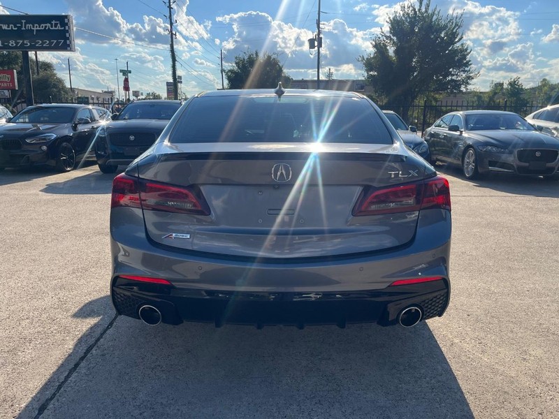 Acura TLX Vehicle Full-screen Gallery Image 07