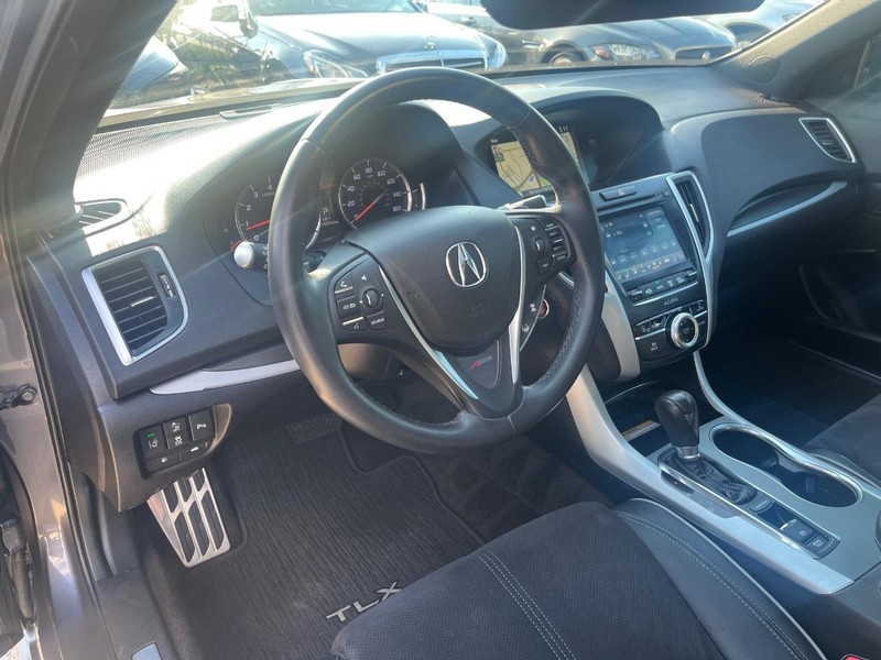 Acura TLX Vehicle Full-screen Gallery Image 10