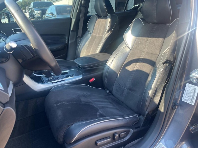 Acura TLX Vehicle Full-screen Gallery Image 11