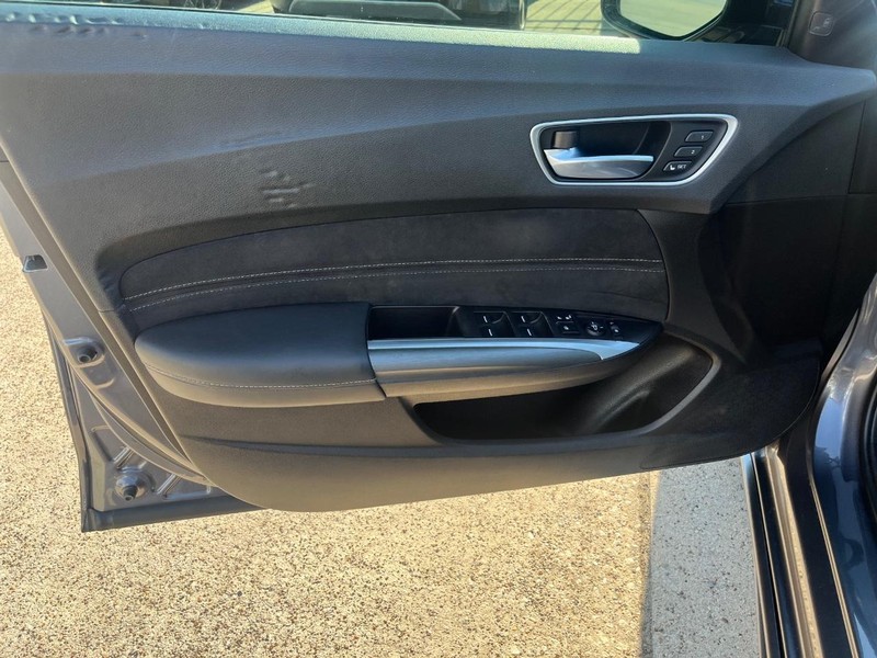 Acura TLX Vehicle Full-screen Gallery Image 12