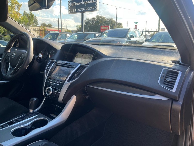 Acura TLX Vehicle Full-screen Gallery Image 13
