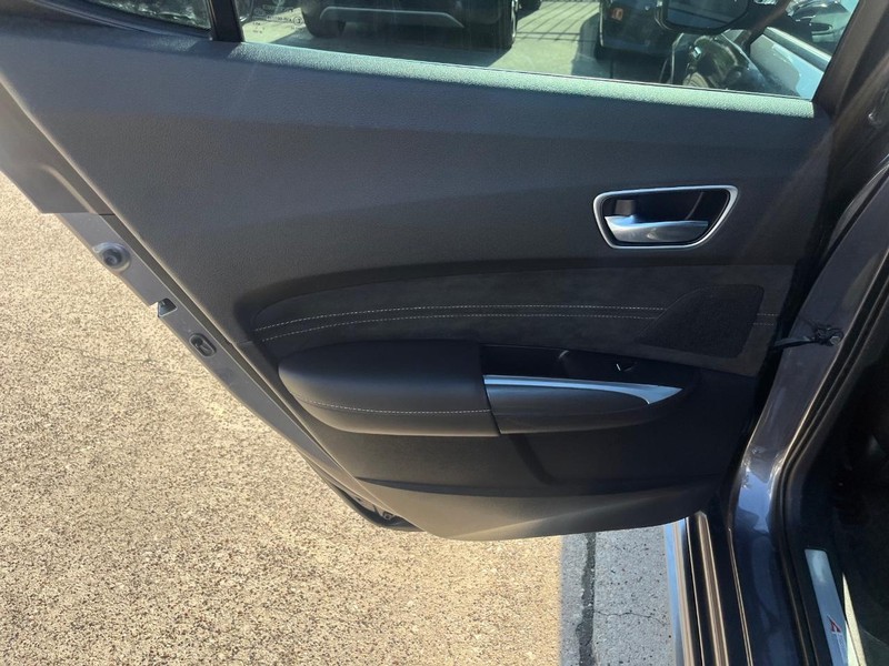 Acura TLX Vehicle Full-screen Gallery Image 19
