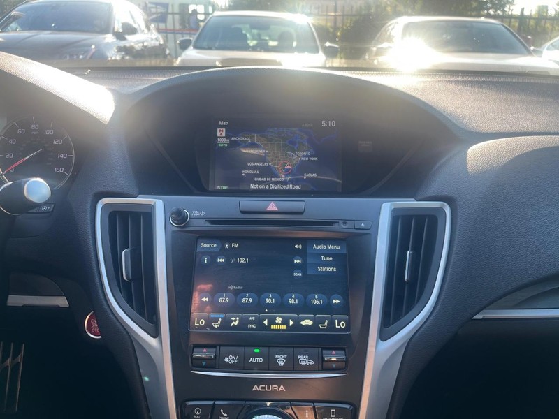 Acura TLX Vehicle Full-screen Gallery Image 22