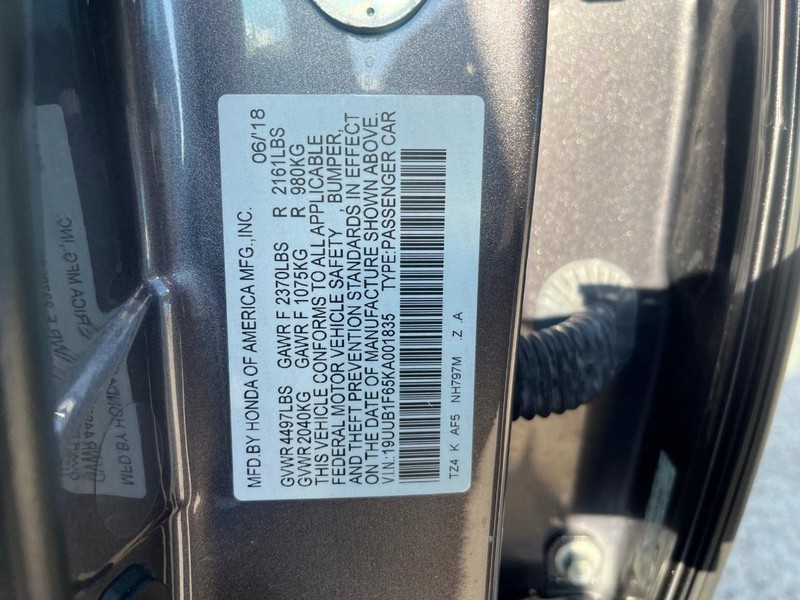 Acura TLX Vehicle Full-screen Gallery Image 30