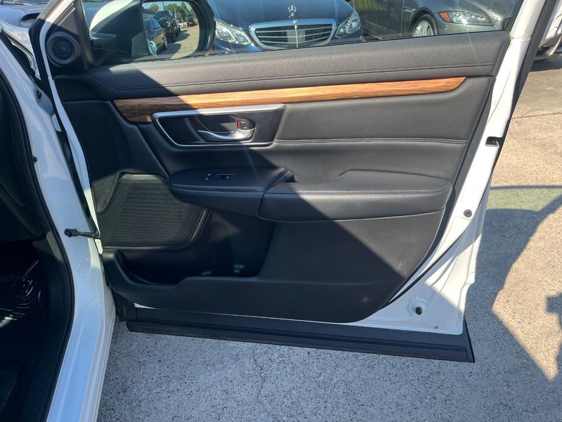 Honda CR-V Vehicle Full-screen Gallery Image 15