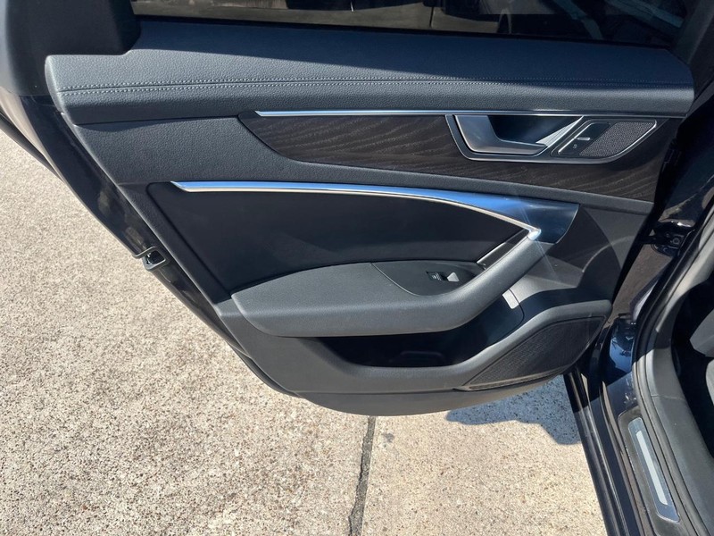 Audi A6 Vehicle Full-screen Gallery Image 19