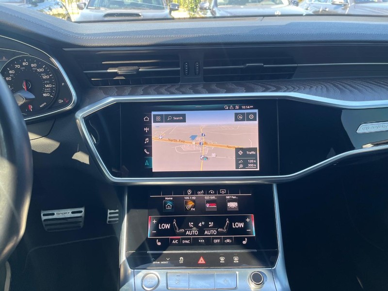 Audi A6 Vehicle Full-screen Gallery Image 22