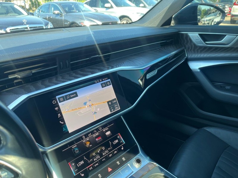 Audi A6 Vehicle Full-screen Gallery Image 25