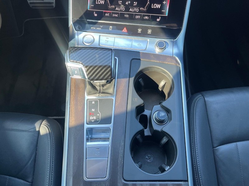 Audi A6 Vehicle Full-screen Gallery Image 26