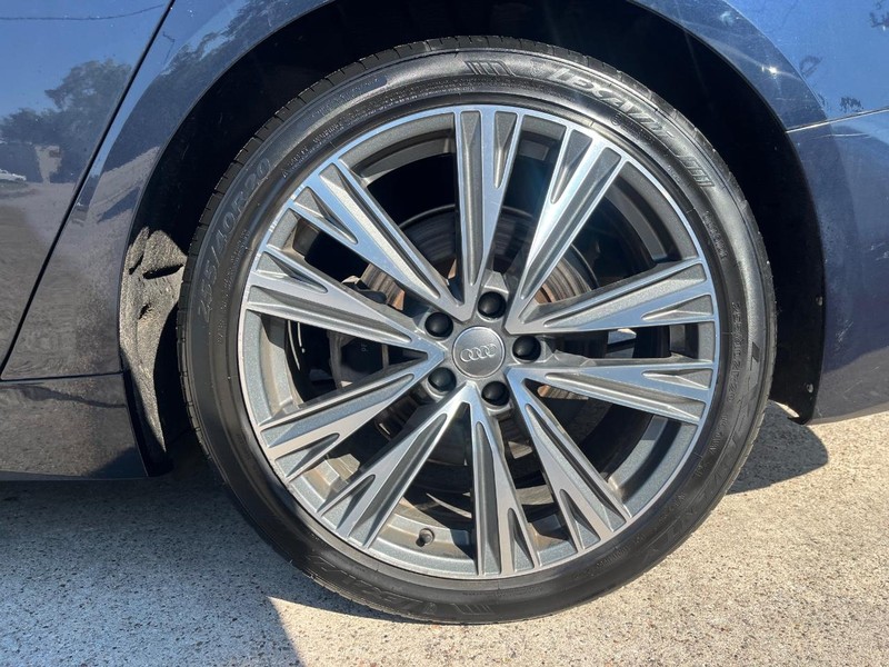 Audi A6 Vehicle Full-screen Gallery Image 28