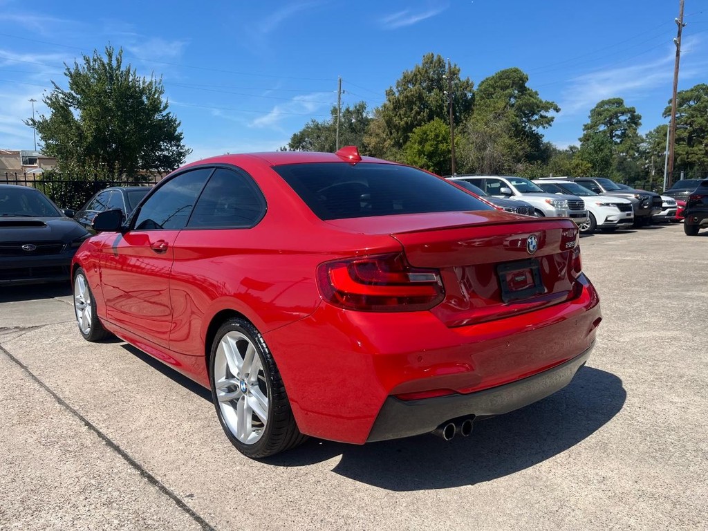 BMW 228i Vehicle Full-screen Gallery Image 08