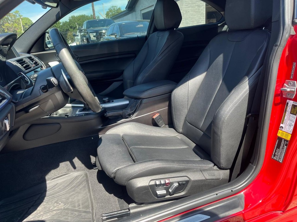 BMW 228i Vehicle Full-screen Gallery Image 11