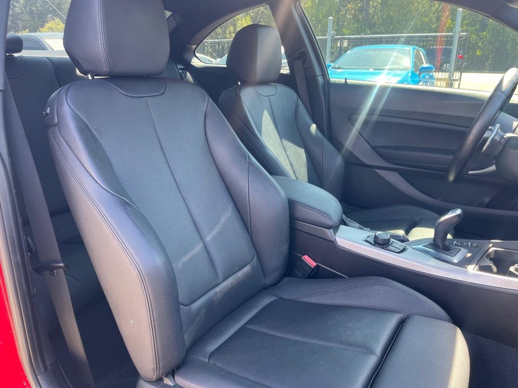 BMW 228i Vehicle Full-screen Gallery Image 14