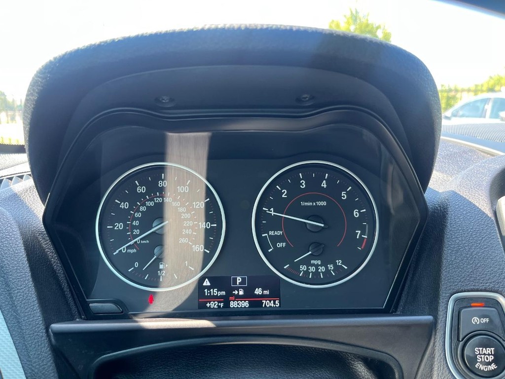 BMW 228i Vehicle Full-screen Gallery Image 19