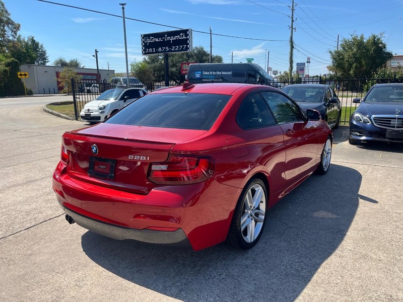 BMW 228i Vehicle Full-screen Gallery Image 06