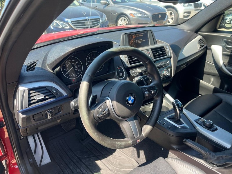 BMW 228i Vehicle Full-screen Gallery Image 10