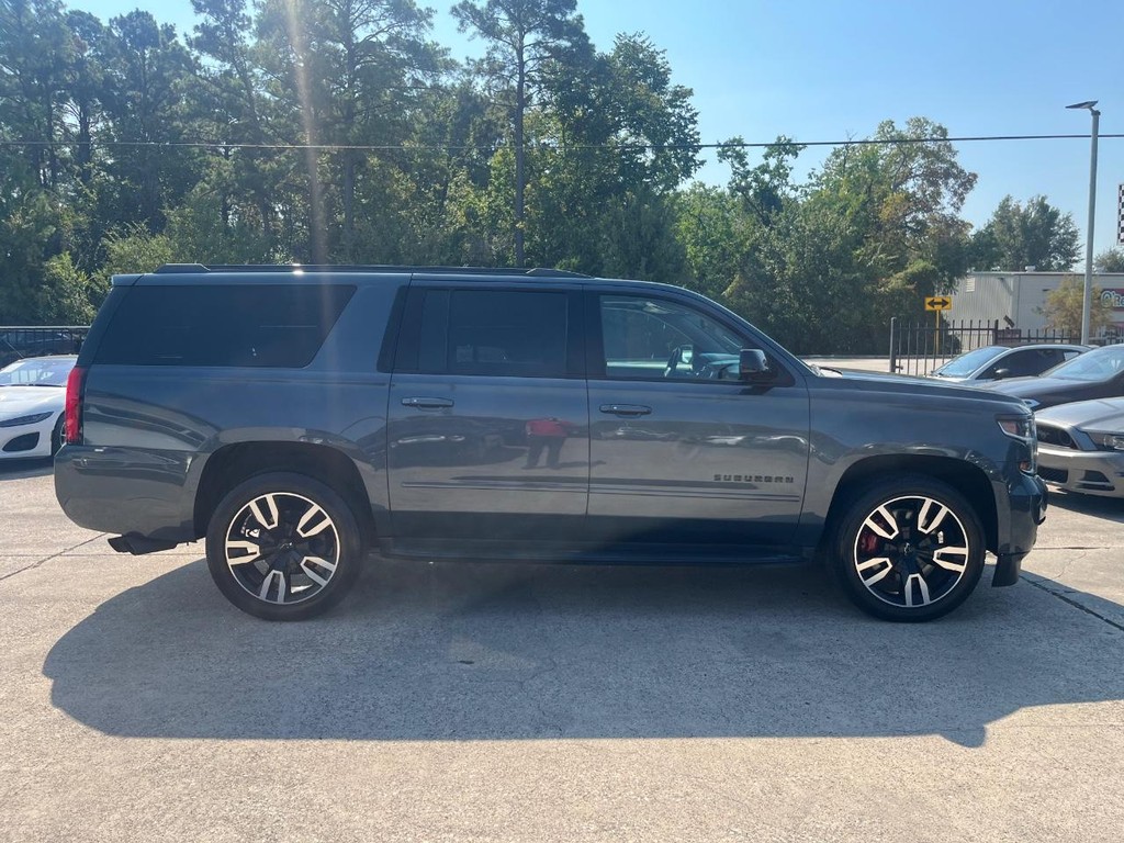 Chevrolet Suburban Vehicle Full-screen Gallery Image 05