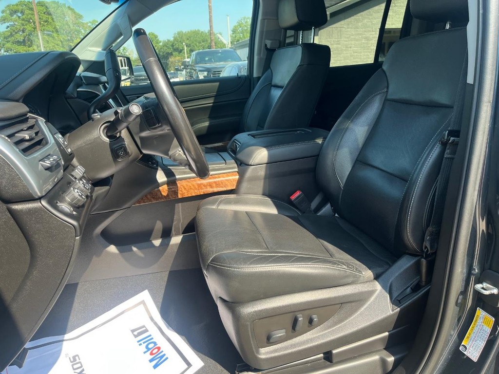 Chevrolet Suburban Vehicle Full-screen Gallery Image 11