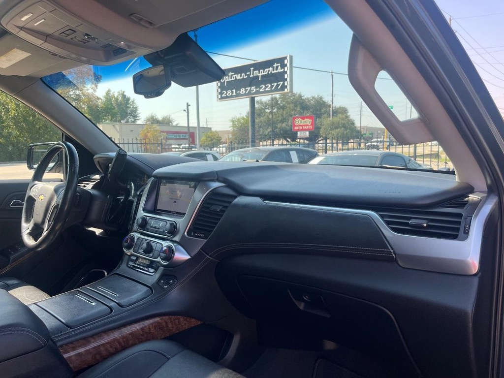 Chevrolet Suburban Vehicle Full-screen Gallery Image 13