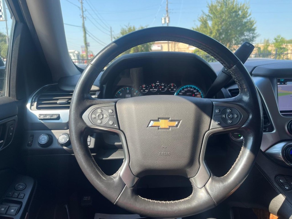 Chevrolet Suburban Vehicle Full-screen Gallery Image 23