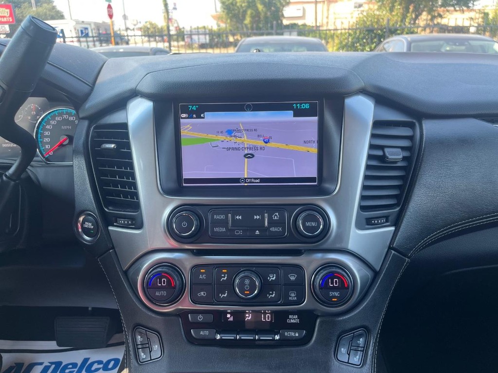 Chevrolet Suburban Vehicle Full-screen Gallery Image 25