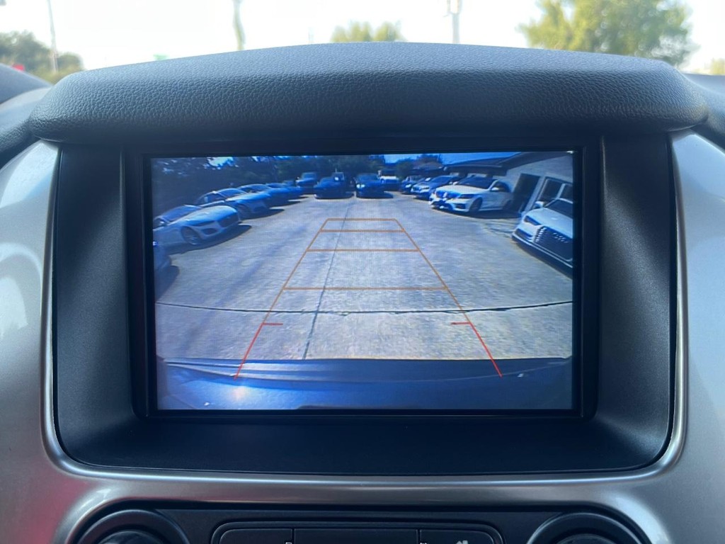 Chevrolet Suburban Vehicle Full-screen Gallery Image 27