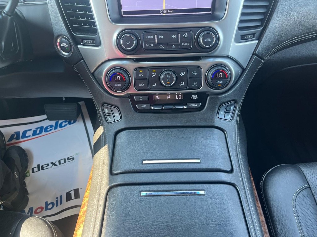 Chevrolet Suburban Vehicle Full-screen Gallery Image 30