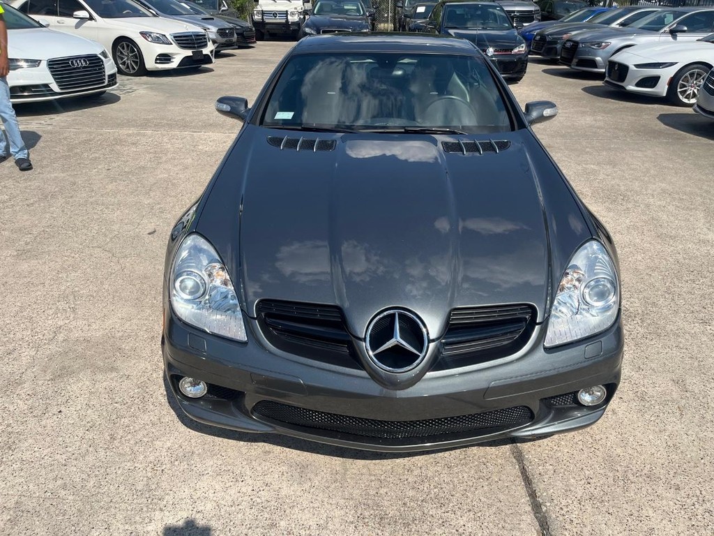 Mercedes-Benz SLK 55 AMG Vehicle Full-screen Gallery Image 05