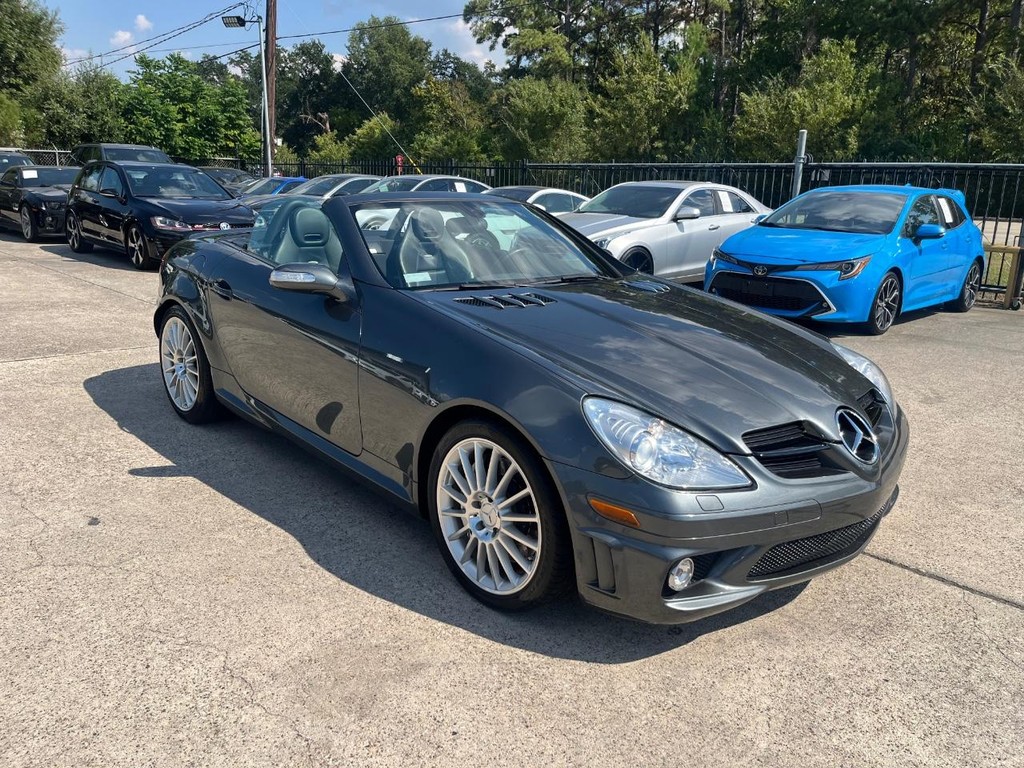 Mercedes-Benz SLK 55 AMG Vehicle Full-screen Gallery Image 07