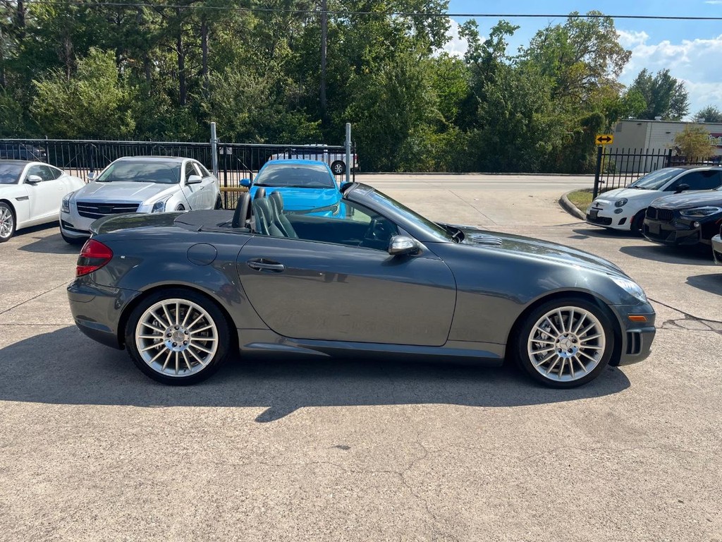 Mercedes-Benz SLK 55 AMG Vehicle Full-screen Gallery Image 08