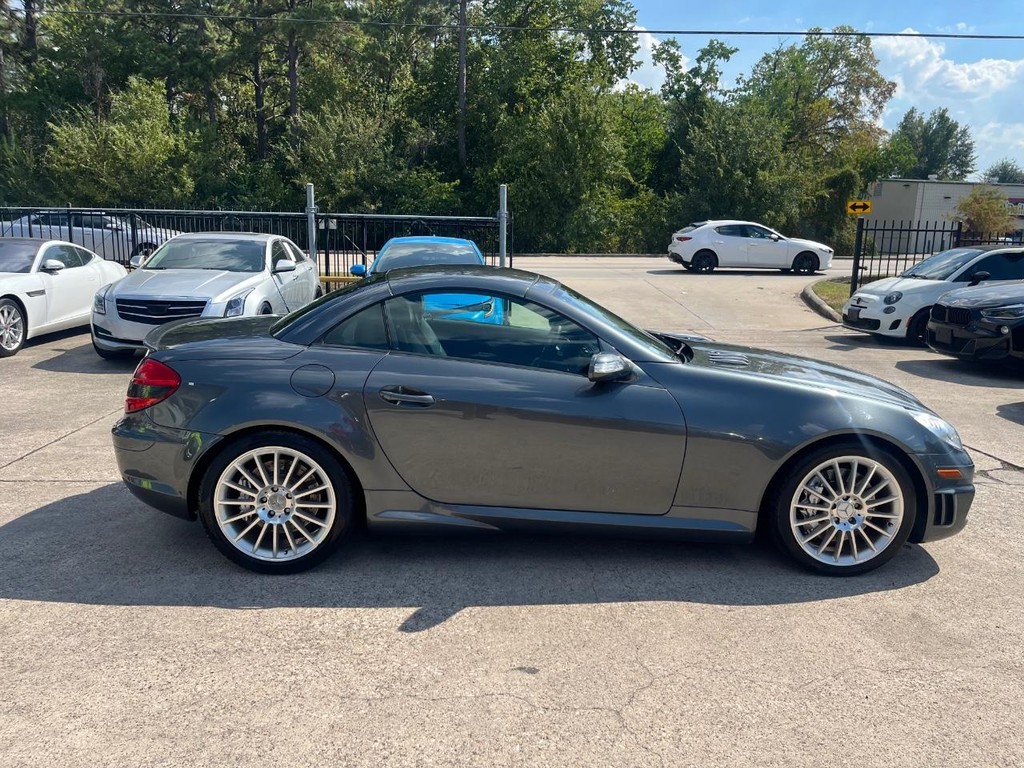 Mercedes-Benz SLK 55 AMG Vehicle Full-screen Gallery Image 09