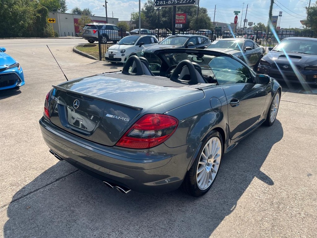 Mercedes-Benz SLK 55 AMG Vehicle Full-screen Gallery Image 10