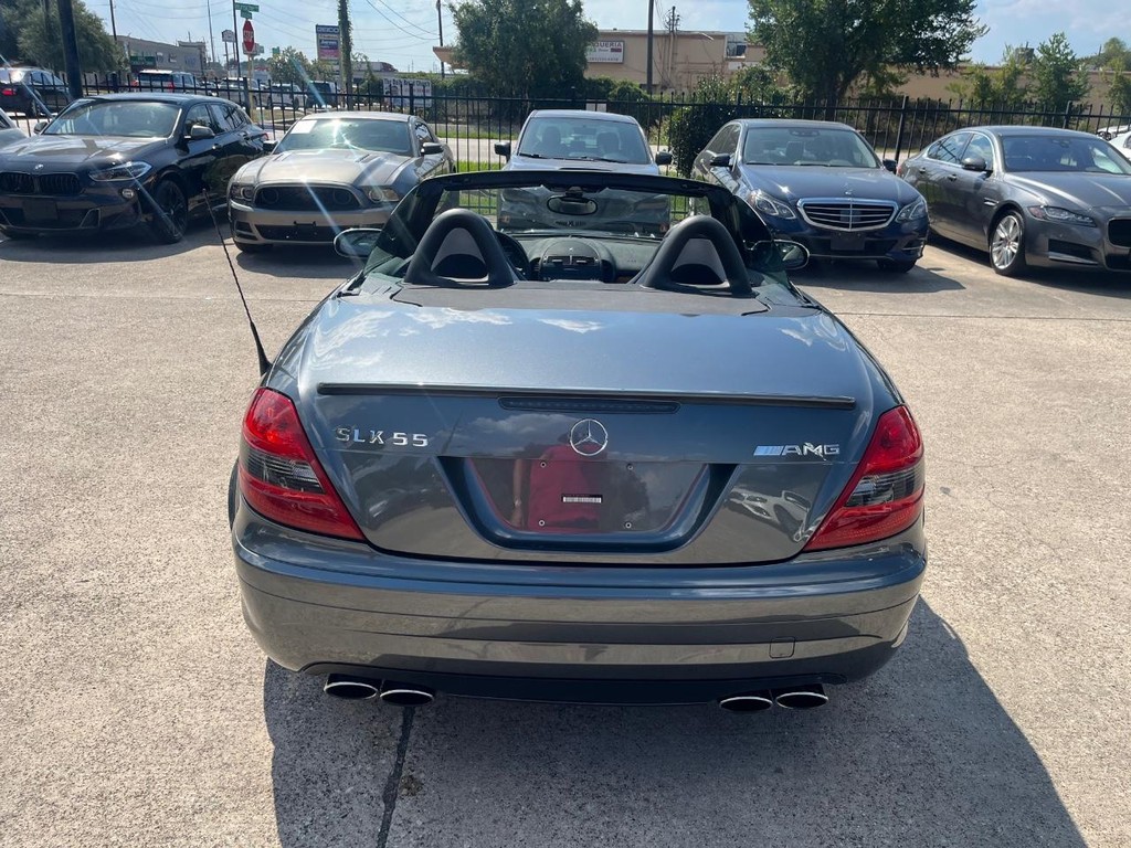 Mercedes-Benz SLK 55 AMG Vehicle Full-screen Gallery Image 12