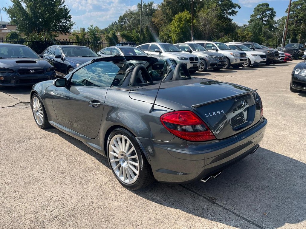 Mercedes-Benz SLK 55 AMG Vehicle Full-screen Gallery Image 14