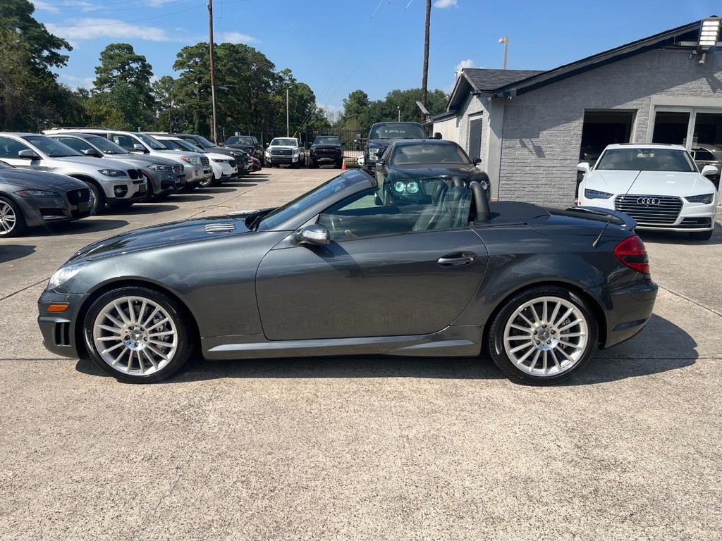 Mercedes-Benz SLK 55 AMG Vehicle Full-screen Gallery Image 16