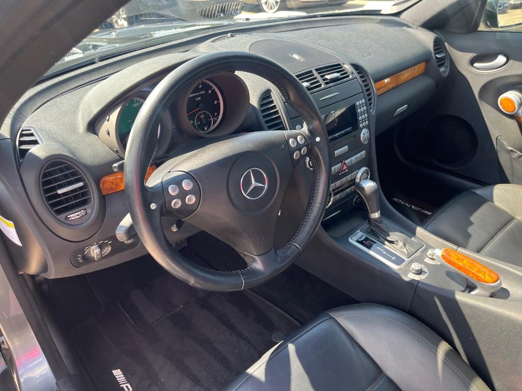 Mercedes-Benz SLK 55 AMG Vehicle Full-screen Gallery Image 18