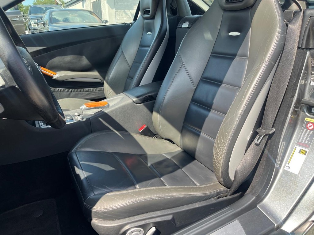 Mercedes-Benz SLK 55 AMG Vehicle Full-screen Gallery Image 19