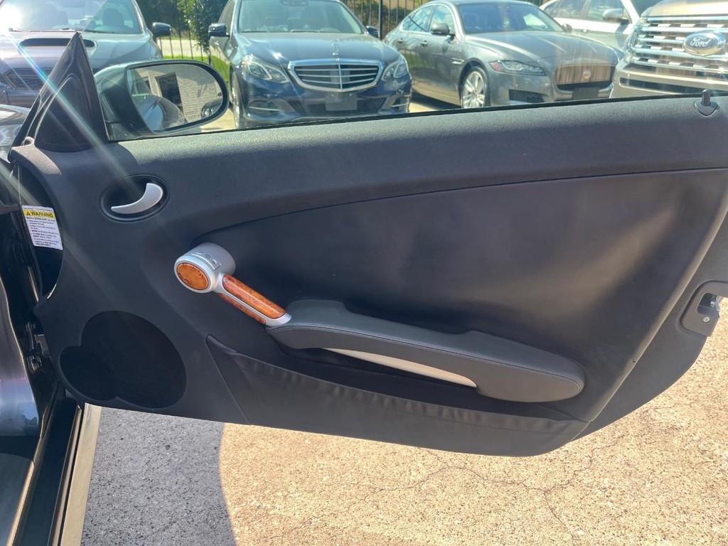 Mercedes-Benz SLK 55 AMG Vehicle Full-screen Gallery Image 23