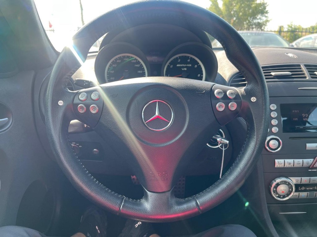 Mercedes-Benz SLK 55 AMG Vehicle Full-screen Gallery Image 24