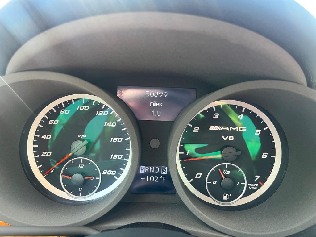 Mercedes-Benz SLK 55 AMG Vehicle Full-screen Gallery Image 25