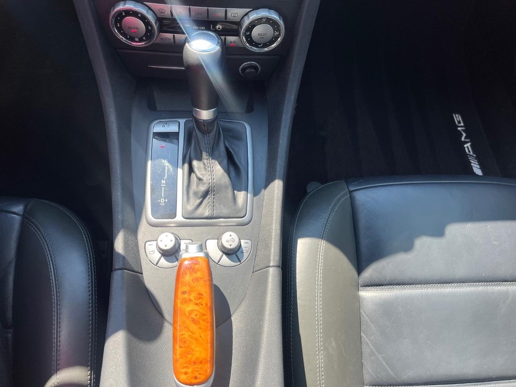 Mercedes-Benz SLK 55 AMG Vehicle Full-screen Gallery Image 28